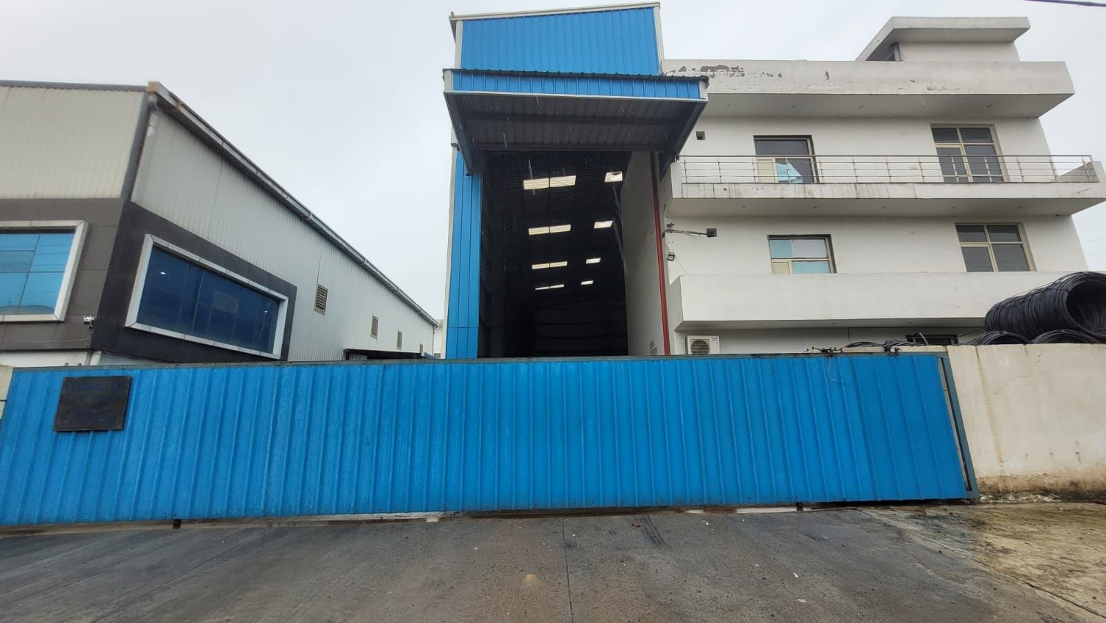 The warehouse frontage and loading bay at Plot 213, Sector 68, IMT Faridabad